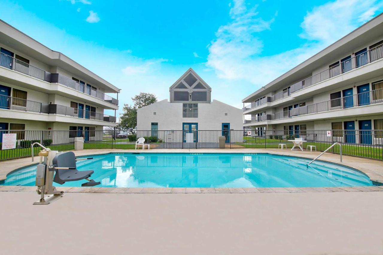 Studio 6-San Antonio, TX - Airport Exterior foto