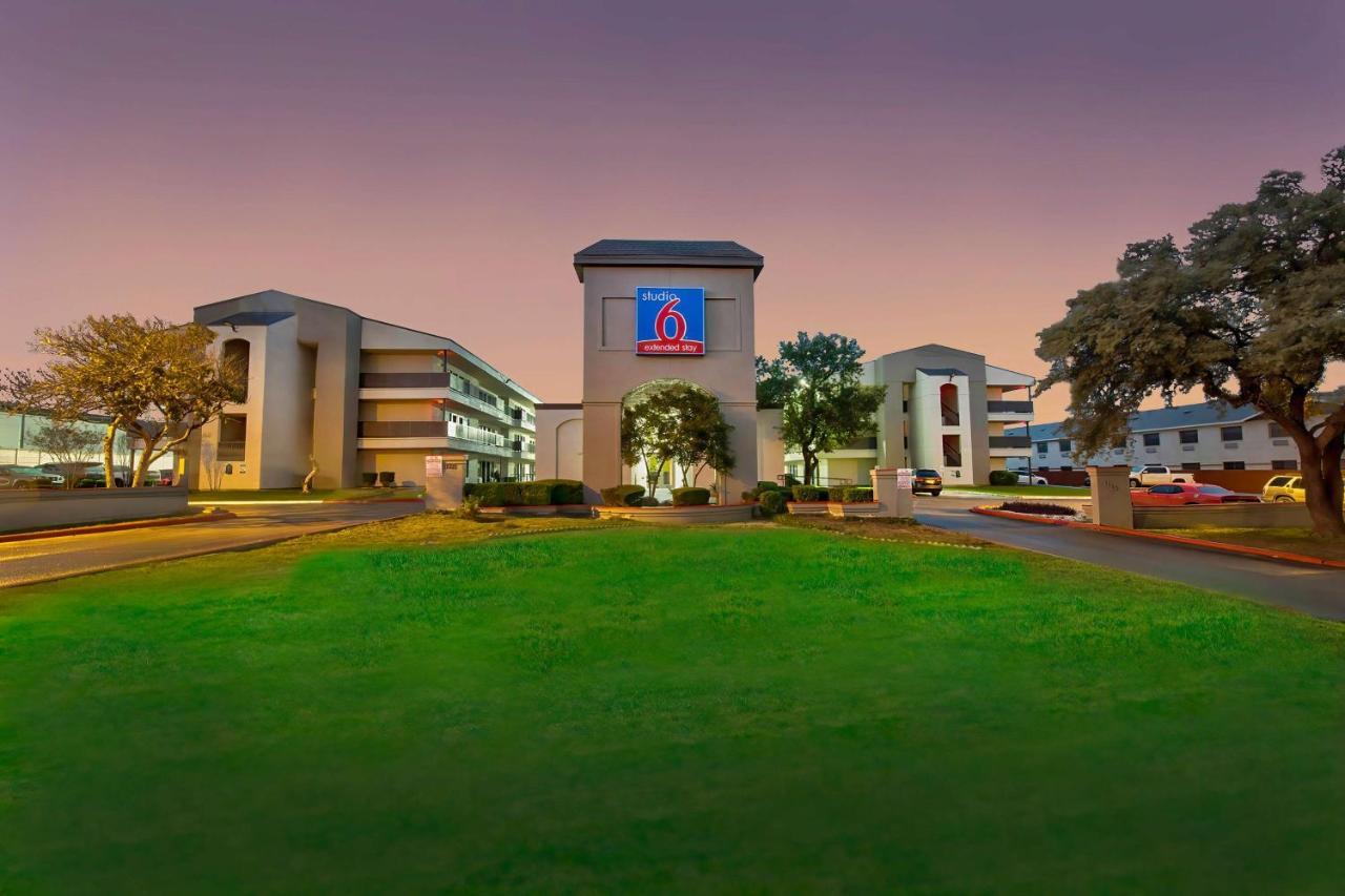 Studio 6-San Antonio, TX - Airport Exterior foto